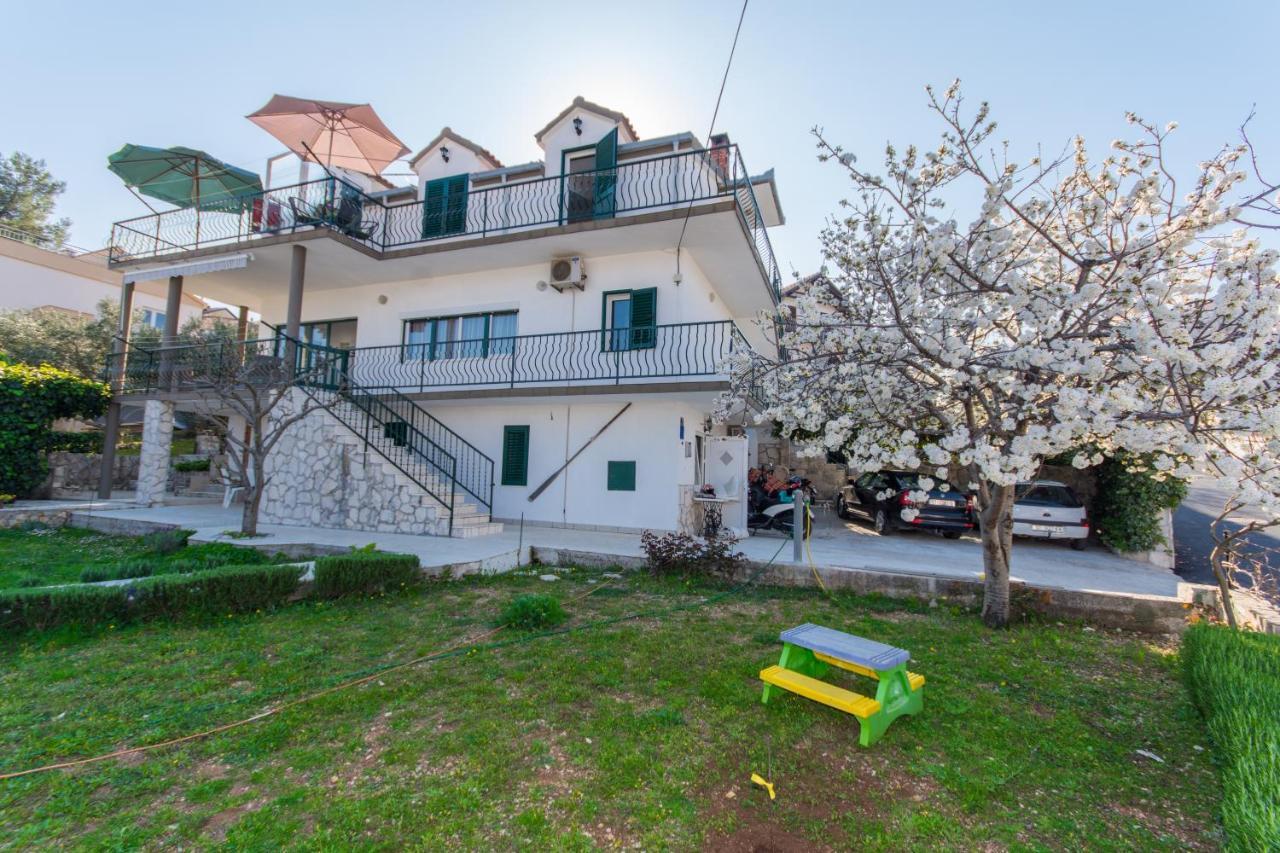 Apartments By The Sea Slatine, Ciovo - 1126 Trogir Buitenkant foto
