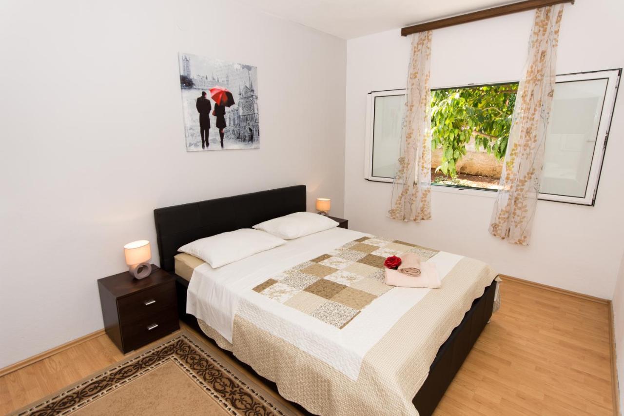 Apartments By The Sea Slatine, Ciovo - 1126 Trogir Buitenkant foto